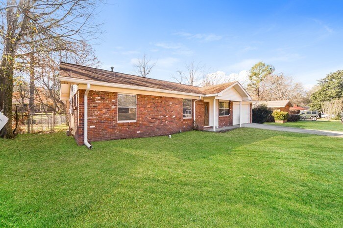 Building Photo - 2377 Napoleon Ave