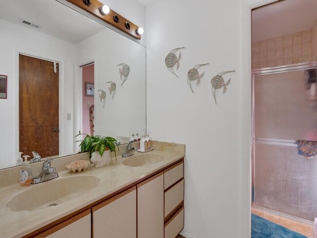 Building Photo - 2543 SE Price Ct