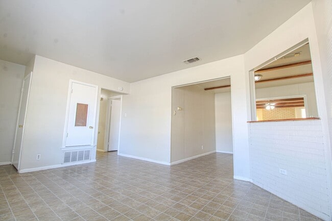 Building Photo - 223 Balboa Dr