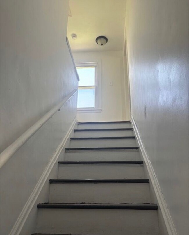 Building Photo - 3295 Monterey St