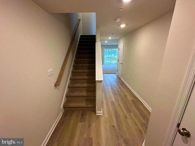 Building Photo - 172 Bell Ct