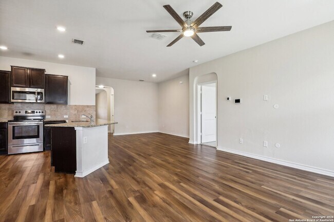 Building Photo - 6906 Quantum Lp