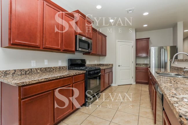Building Photo - The living is easy in this 5 bedroom, 3 ba...