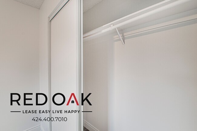 Building Photo - 10133 Pinewood Ave