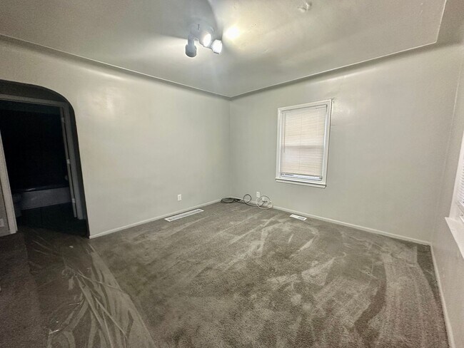Building Photo - Charming 3-Bedroom Bungalow in Warren $1200 a month