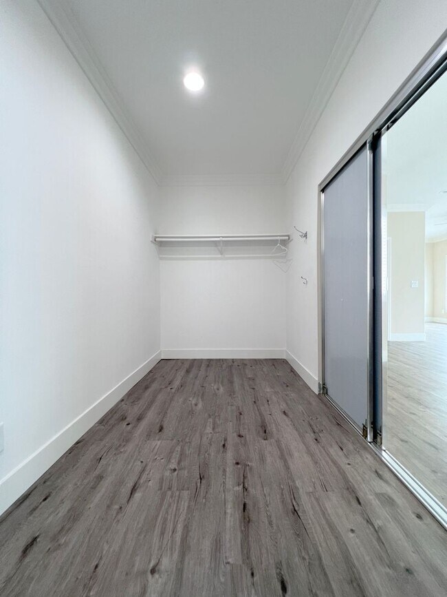 Building Photo - NEW AC - Bright & Spacious Single-Family Home with Pool