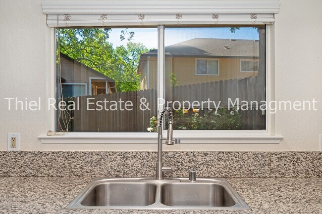 Building Photo - 2277 Knollwood Dr