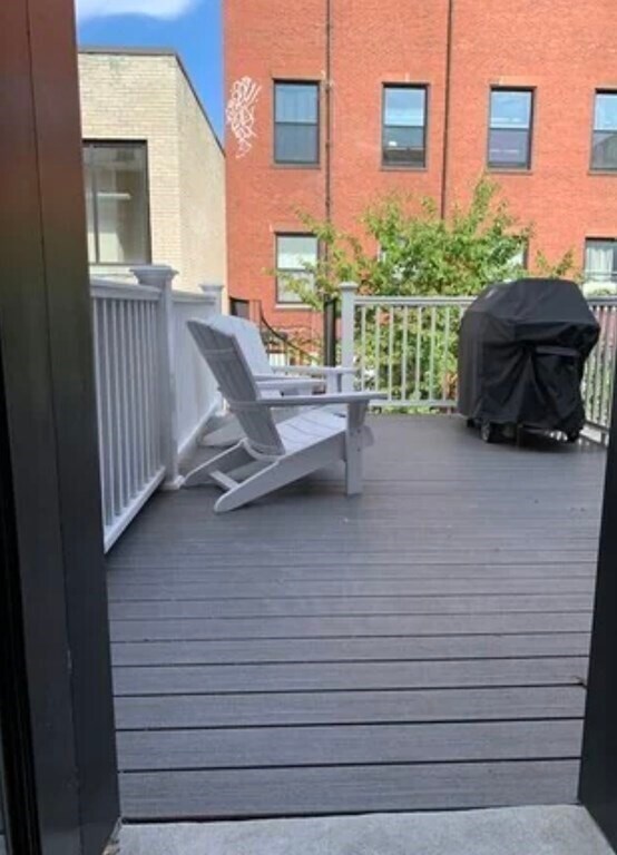 Building Photo - 207 Green St