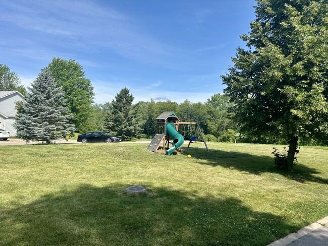 Building Photo - 2786 Irving Ave