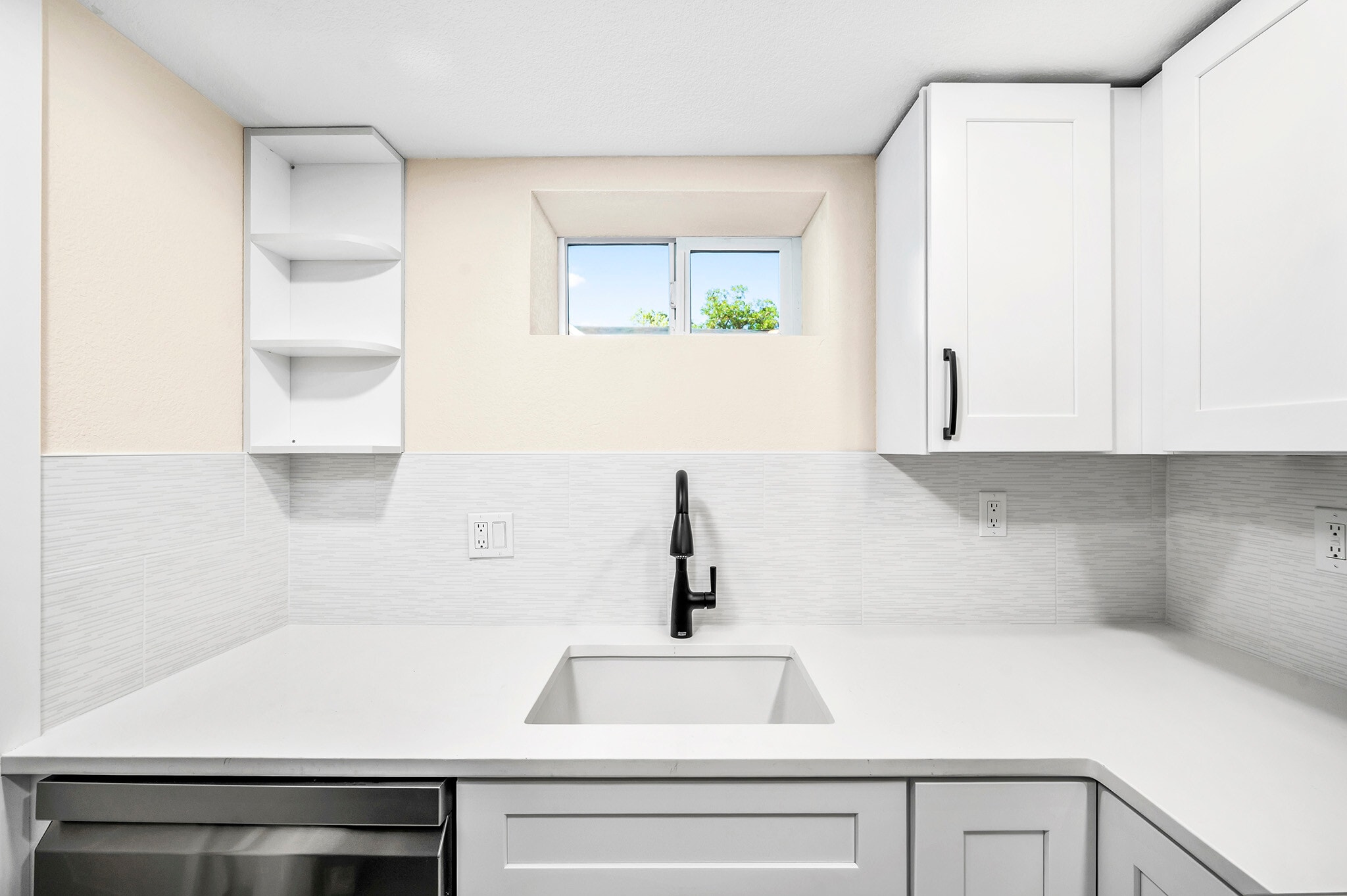 Building Photo - 2435 S Race St