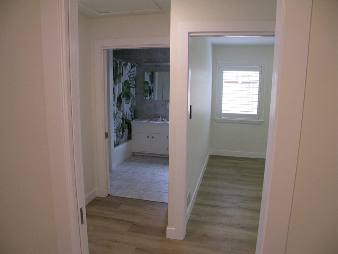 Building Photo - 5137 E Vista Hermosa St