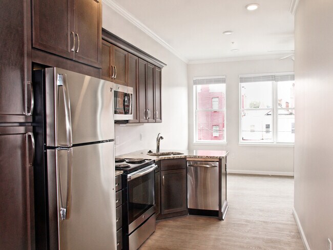 Building Photo - 352 Atwood St