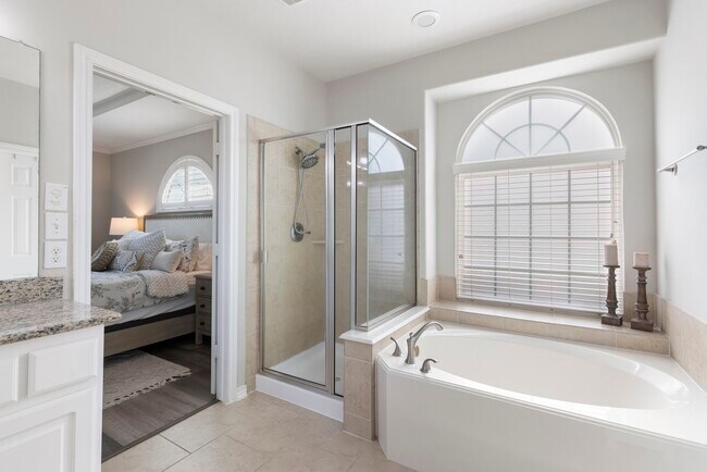 Building Photo - 6223 Pinewood Heights Dr