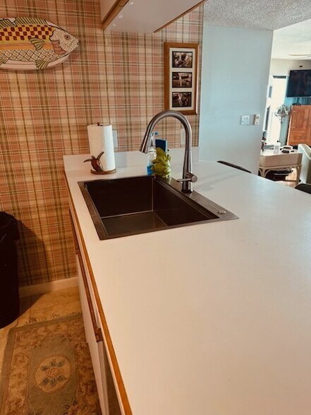 Kitchen - 443 Mariner Dr