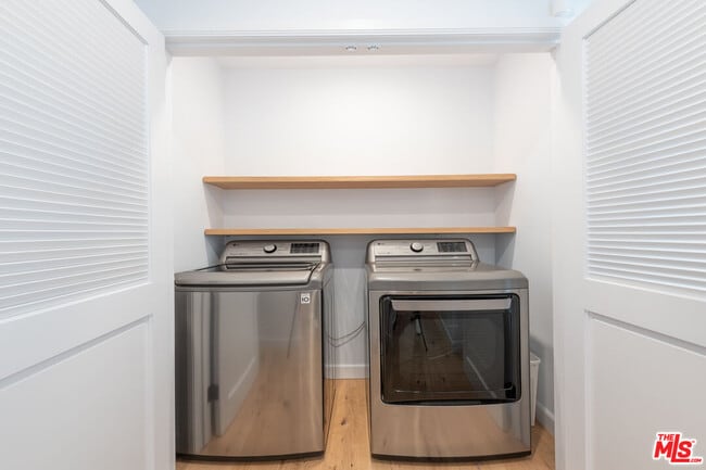 Building Photo - 5970 Balcom Ave