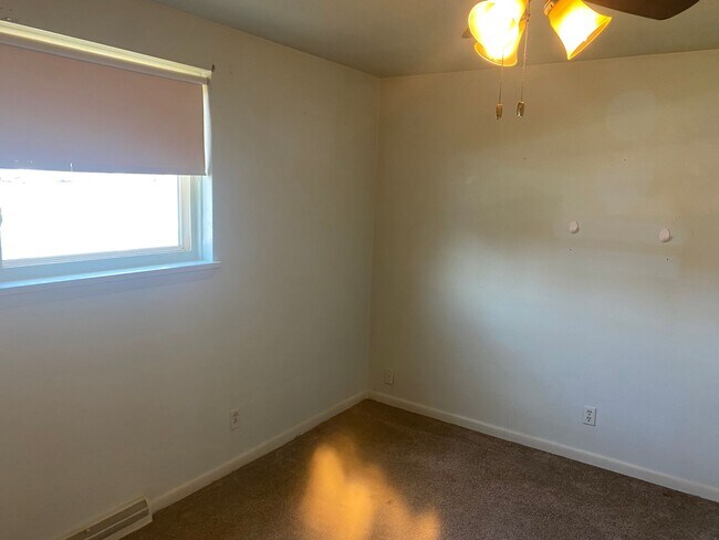 Building Photo - 2516 W Newman Pkwy