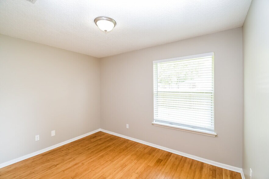 Building Photo - 3016 Golden Pond Blvd