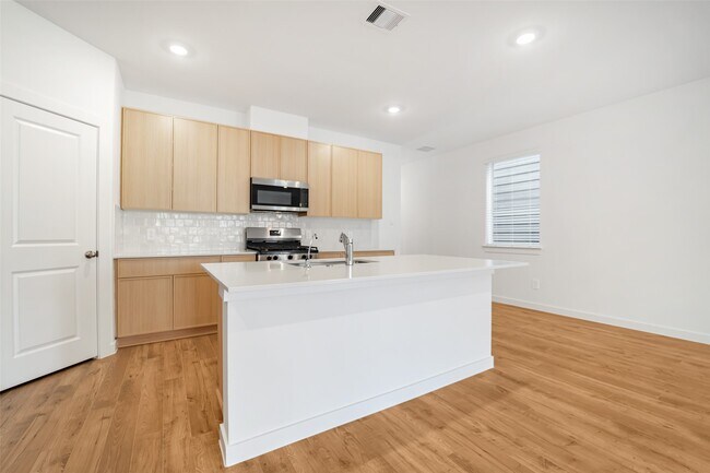 Building Photo - 3511 Shearwater St