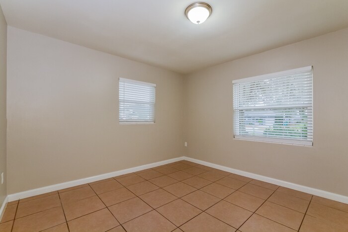 Building Photo - 2995 Westland Rd