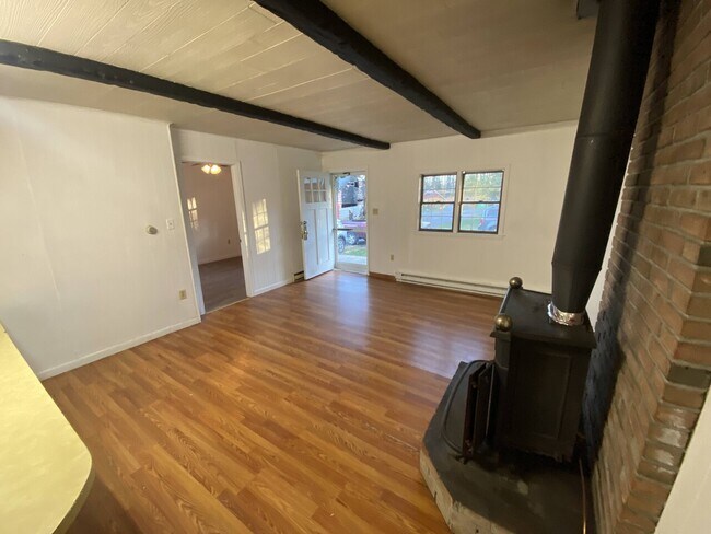 Building Photo - Chestnut Grove Village 11