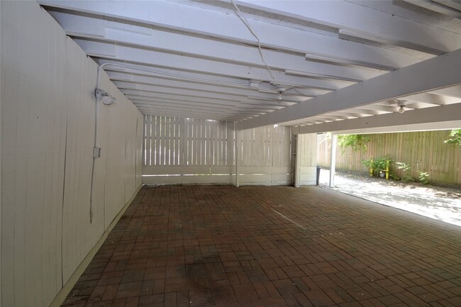 Building Photo - 2135 Bissonnet St