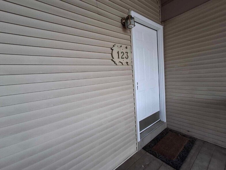 Building Photo - 123 Northampton Dr