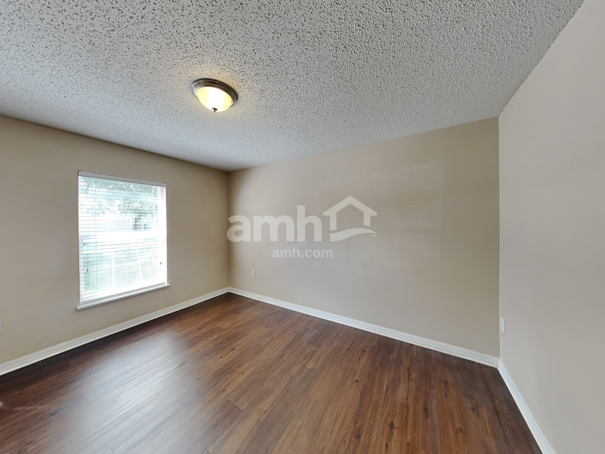 Building Photo - 10114 Maronda Dr