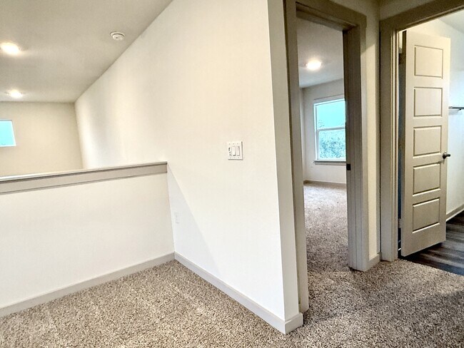 Building Photo - 13916 Lubeck Dr