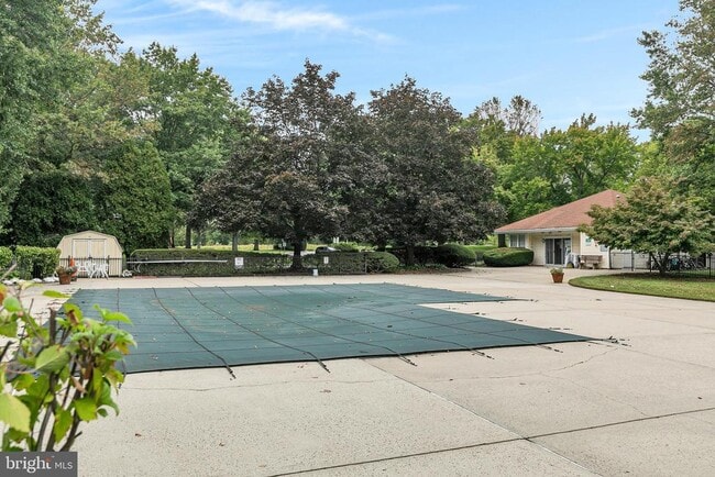 Building Photo - 5 Mill Run W