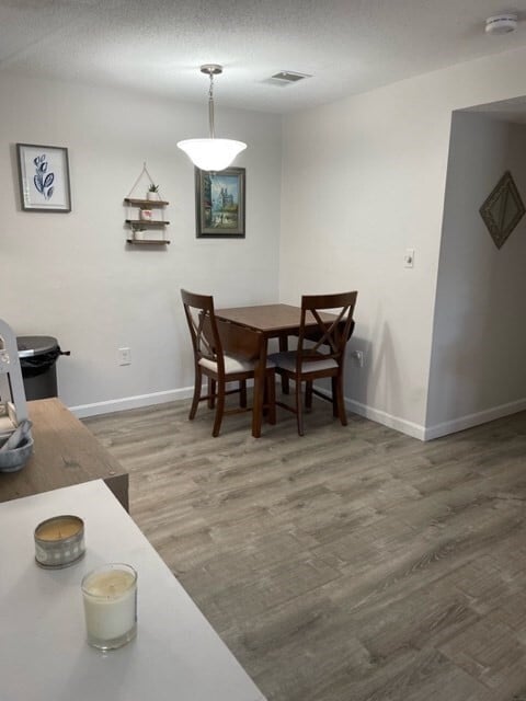 Building Photo - 10 Walden Dr