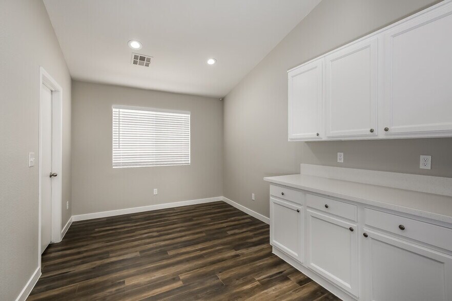 Building Photo - 2717 Fern Forest Ct