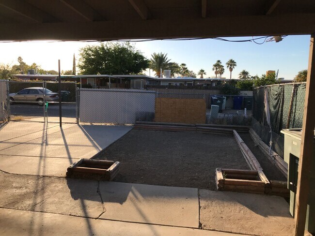 Building Photo - 3996 S Evergreen Ave