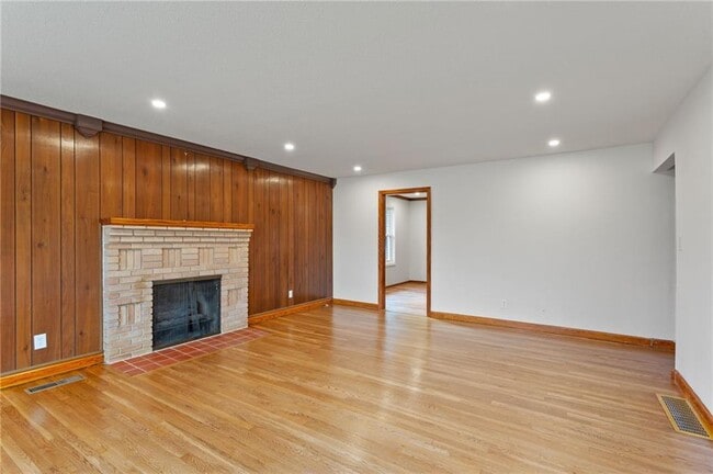 Building Photo - 798 Bank St SE