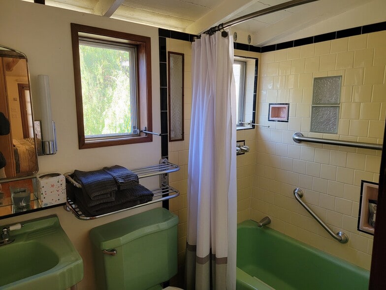 Bathroom with tub and shower - 311 Palomar Rd
