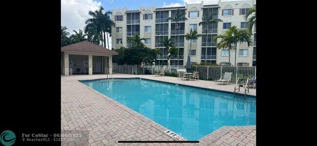 Building Photo - 3600 Oaks Clubhouse Dr