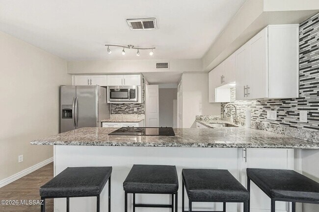 Building Photo - 4526 S Terrace Rd