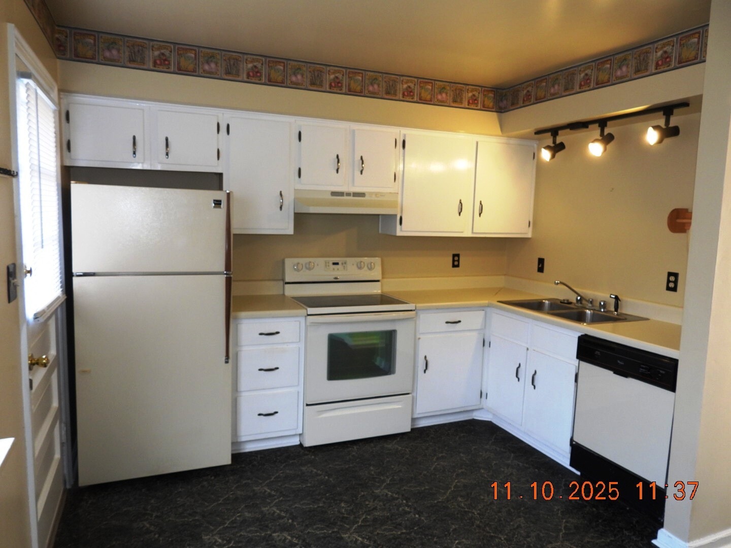 Kitchen - 1813 Bluemont Ave SW