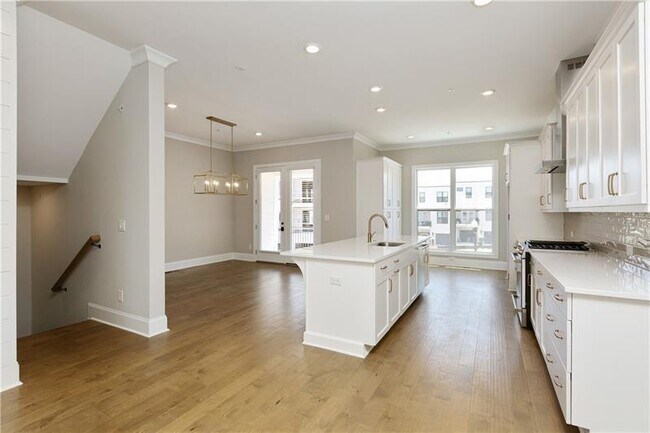 Building Photo - 439 Burton Dr