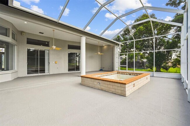 Building Photo - 6644 Country Club Rd