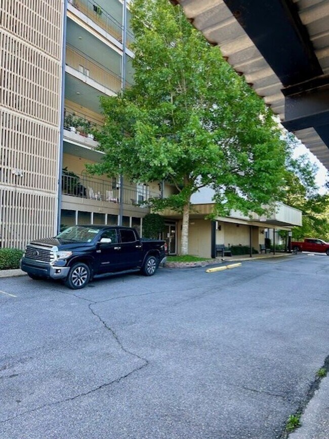 Primary Photo - 848 E Boston St