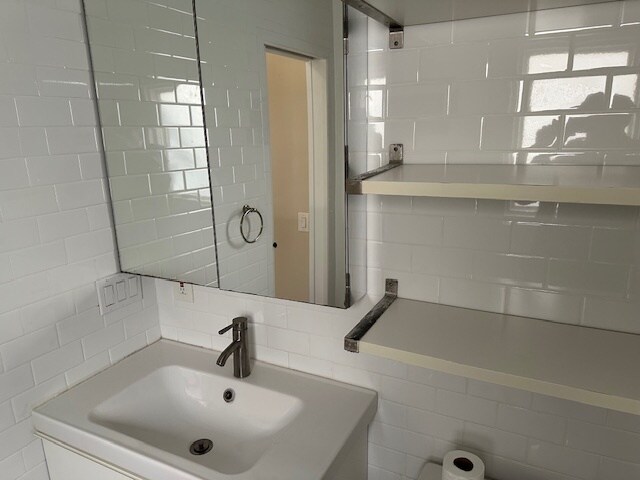 Building Photo - 222 Gull St