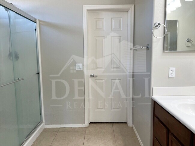 Building Photo - 7347 W Millerton Way