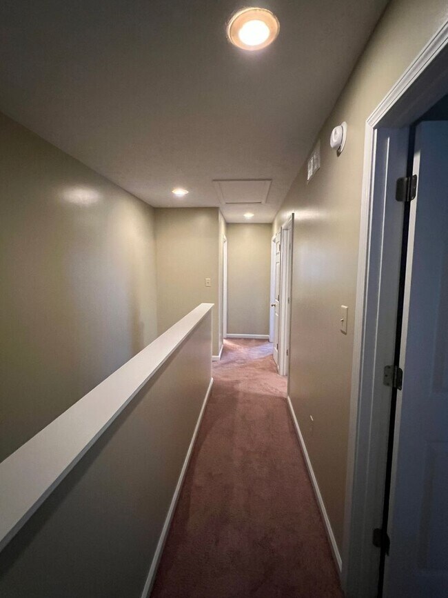 Building Photo - PRIE REDUCTION  3 Bedroom Avail August 2026; Rent $1,600