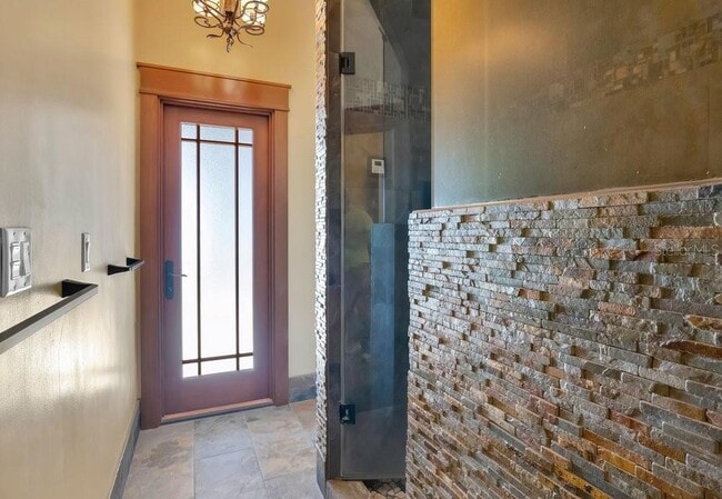 Building Photo - 10577 Down Lakeview Cir