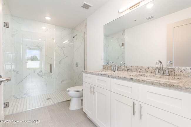 Building Photo - 1635 Par St NE