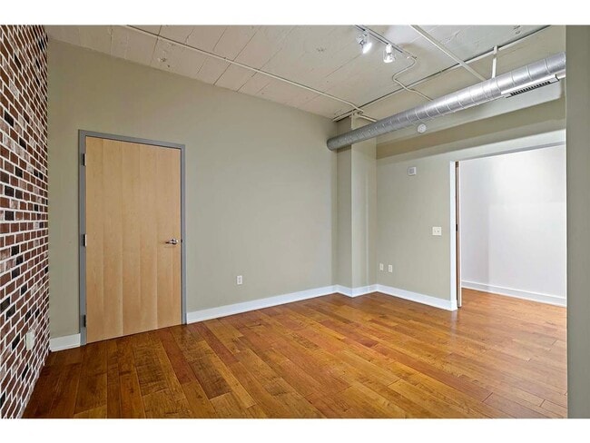 Building Photo - 2929 Chicago Ave