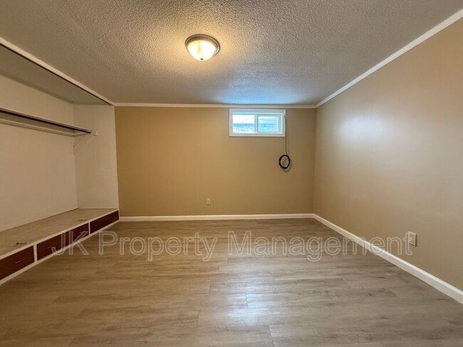 Building Photo - 528 21st Ave NE