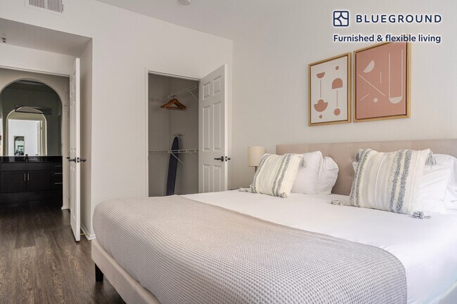 Building Photo - 345 Cloverdale Ave