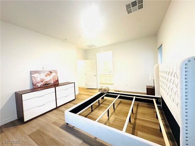 Building Photo - 600 Carriage Hill Dr