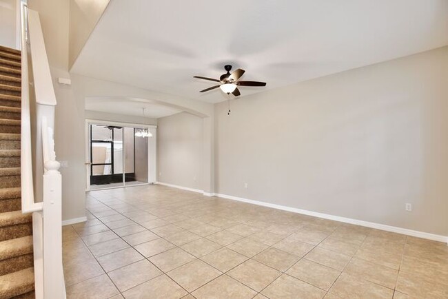 Building Photo - Charming 3/2.5 Spacious Townhome with a 2 ...